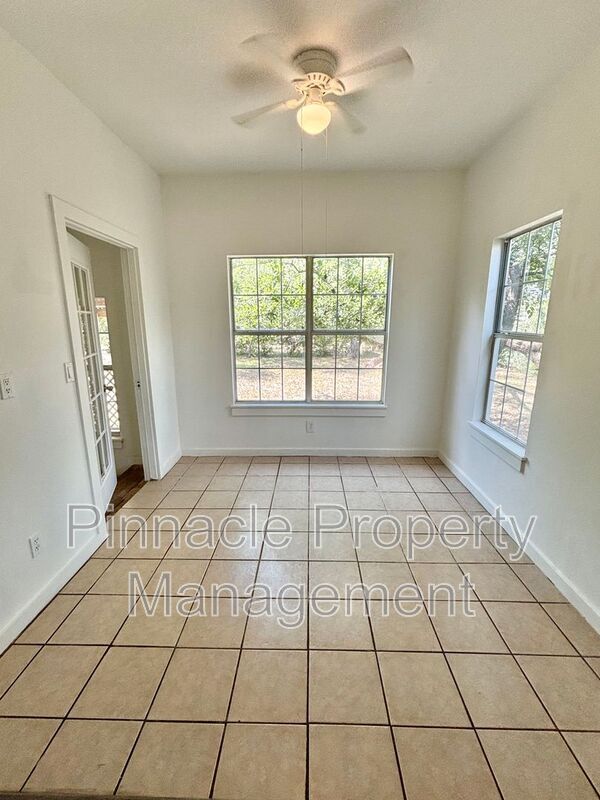 Building Photo - 1307 Bertha St
