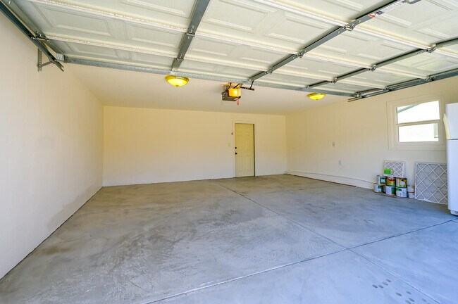 Building Photo - 3618 Walnut Ave