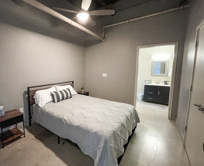 Building Photo - 225 S Main St