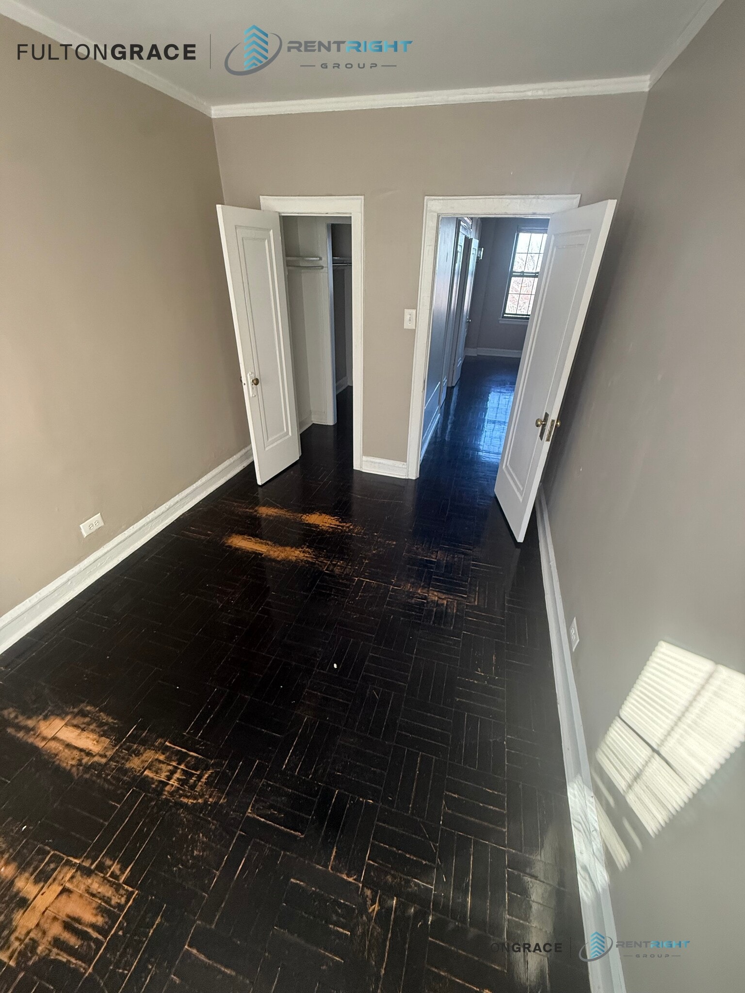 Building Photo - 1209 W Sherwin Ave