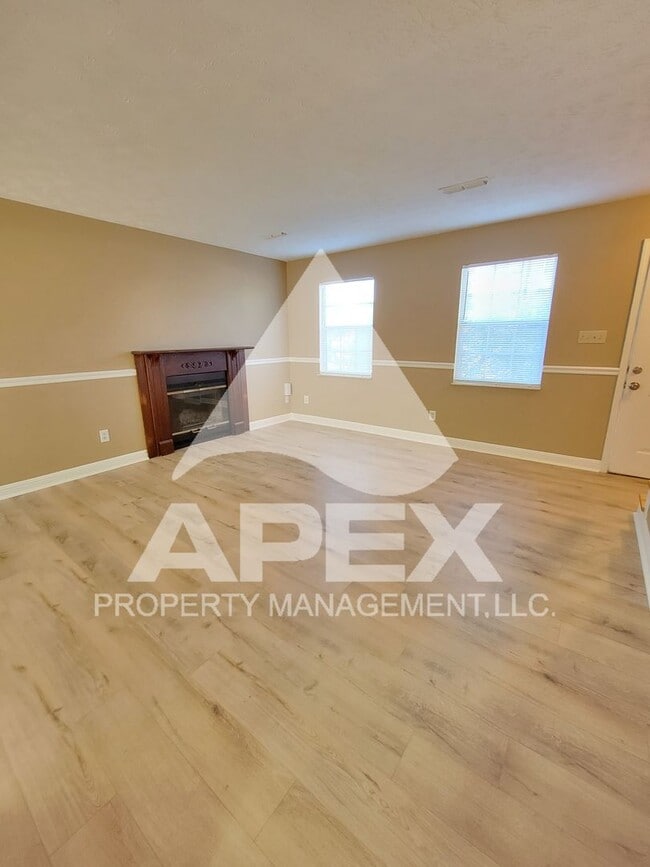 Building Photo - 3 Bed/ 2.5 Ba home w/Hardwood floors, Fire...
