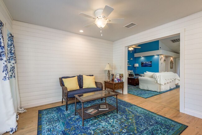 Building Photo - Beautifully Maintained 2-Bedroom, 2-Bath Villa in Tarpon Springs