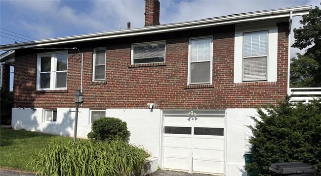 Building Photo - 8823 Powell Ave