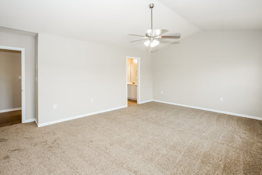 Building Photo - 14130 Waterlyn Dr