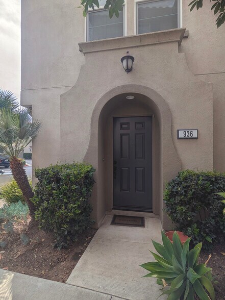 Building Photo - 936 Lilac Ln