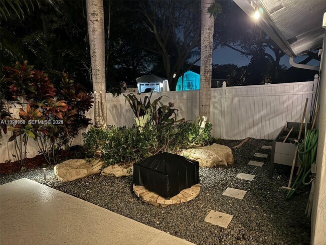 Building Photo - 8965 SW 59th Ct