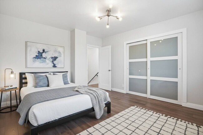 Building Photo - 4055 Rosecrans Ave