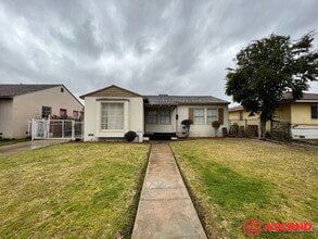 Building Photo - 3 Bedroom | 1 Bathroom - Bakersfield, CA