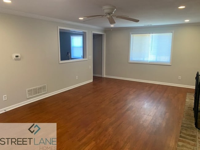 Building Photo - Charming 3 Bedroom in Columbus!