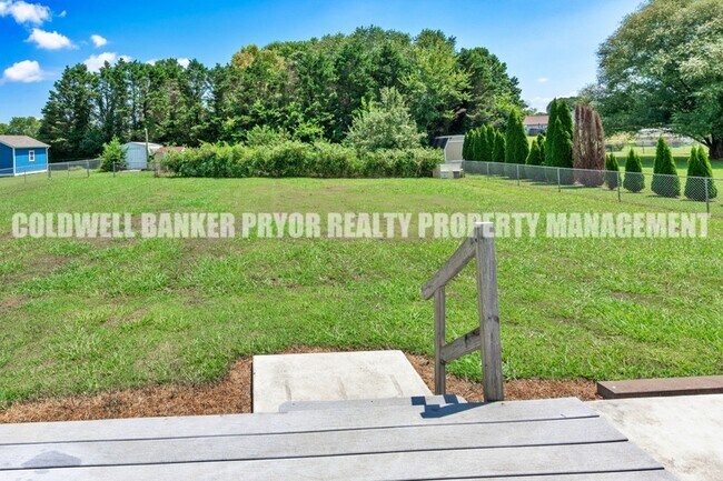 Building Photo - 295 Sky Dr