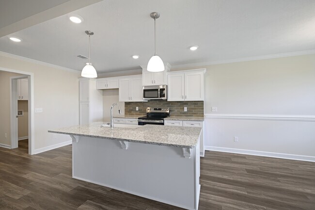 Building Photo - 8850 Snelling Dr