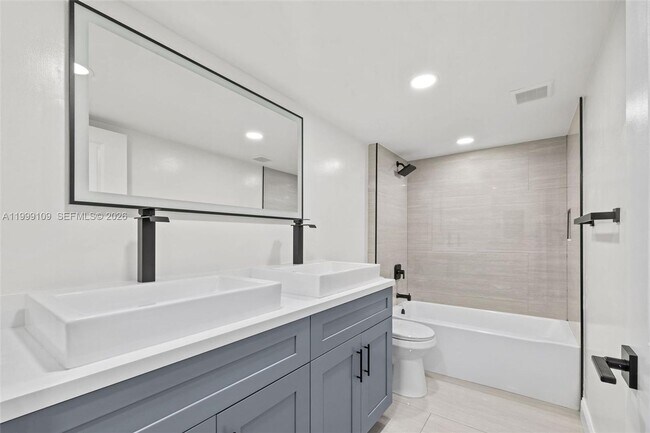 Building Photo - 470 S Park Rd