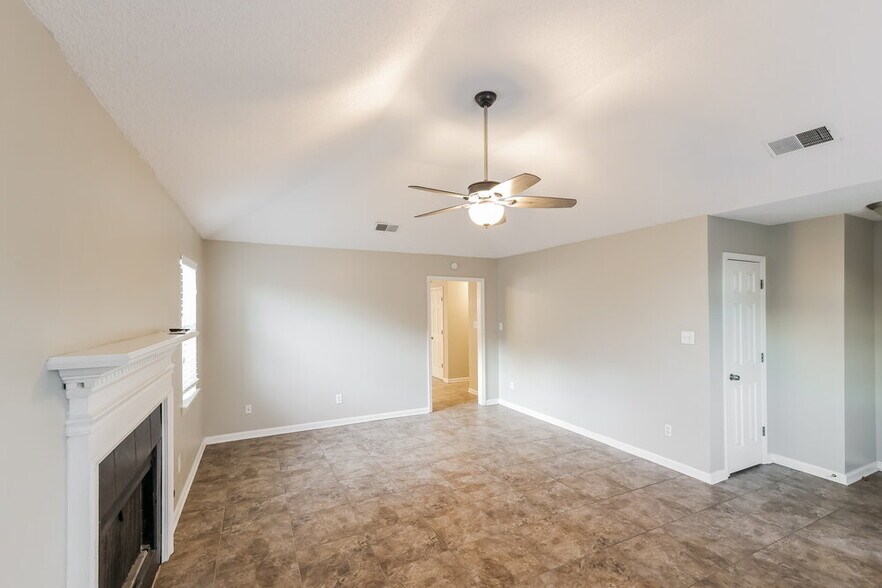 Building Photo - 126 Stonehaven Dr