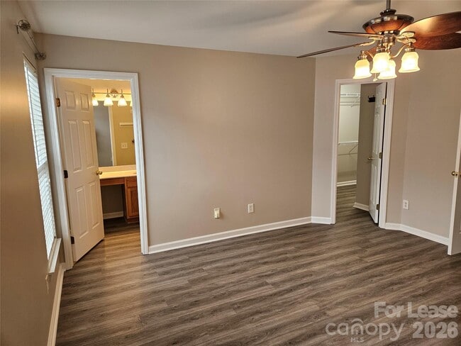 Building Photo - 10427 Alexander Martin Ave