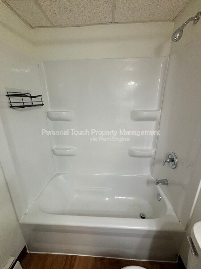 Building Photo - 132 6th Ave N