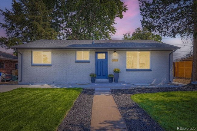 Building Photo - Newly Renovated 3 bed, 1 bath in Englewood (Top Unit)