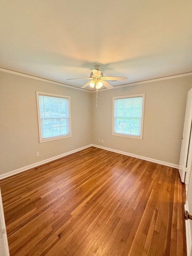 Building Photo - Charming Upstairs Ardsley Park Apartment!