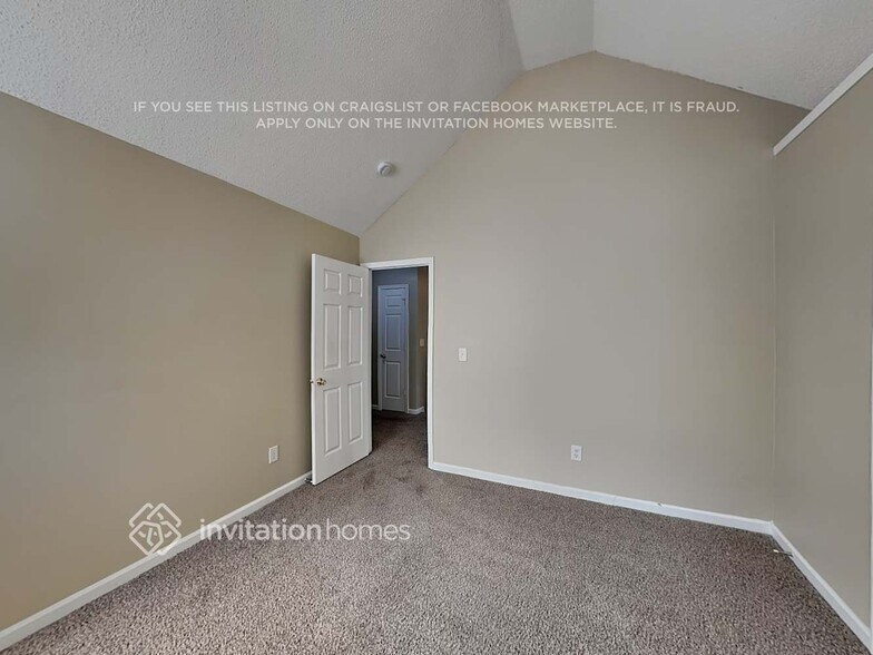 Building Photo - 254 Bonnes Dr SW