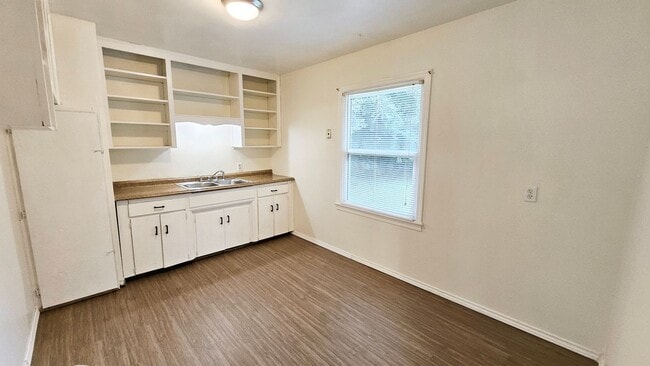Building Photo - Charming 3/1 in Midwest City-Remodeled