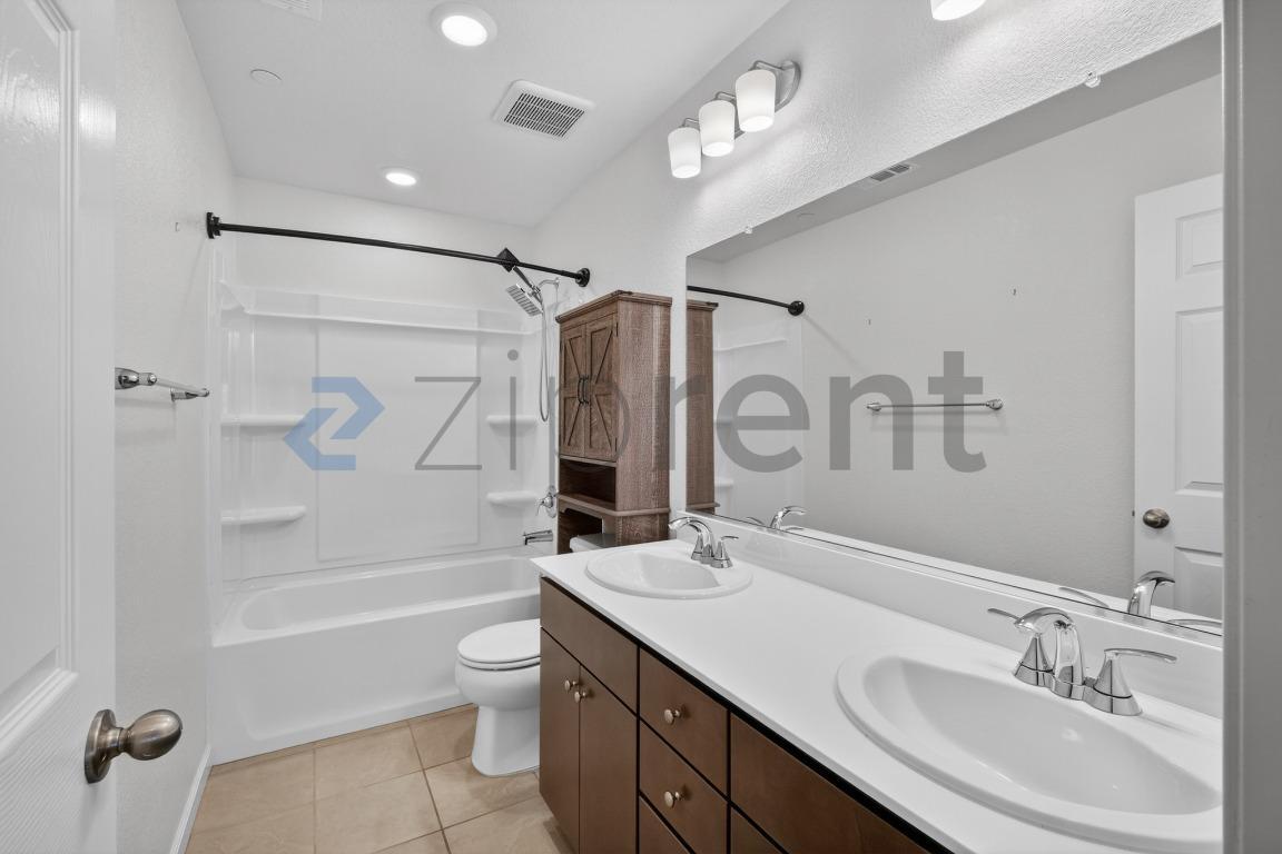 Building Photo - Unit