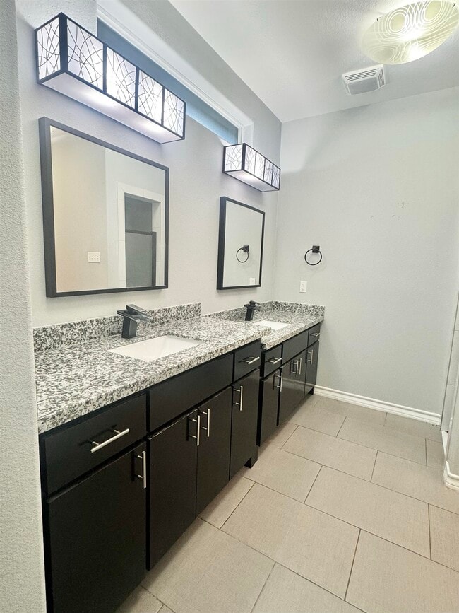 Building Photo - 203 Desert Palm Dr