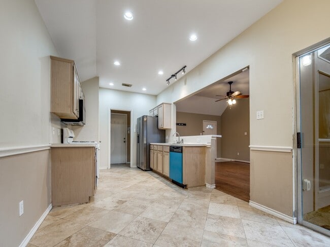 Building Photo - 3426 Mission Valley Dr