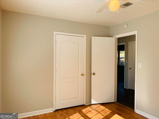 Building Photo - 208 Laurel Ln