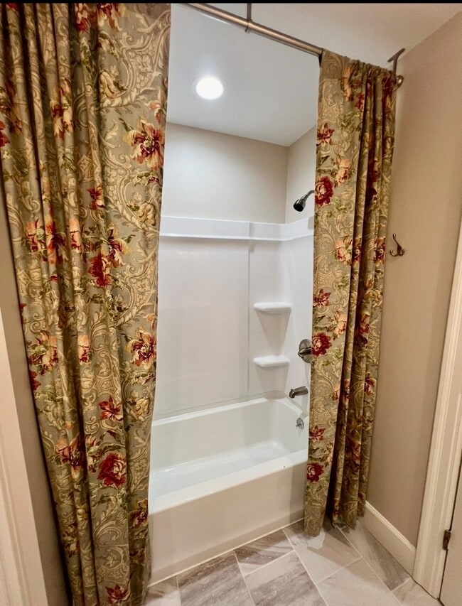 Building Photo - 243 Kate Dr