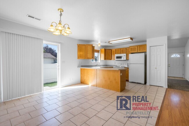 Building Photo - 4330 Henderson Ln