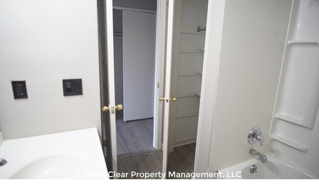 Building Photo - Large 2 bed 1.5 bath in Christiana School ...