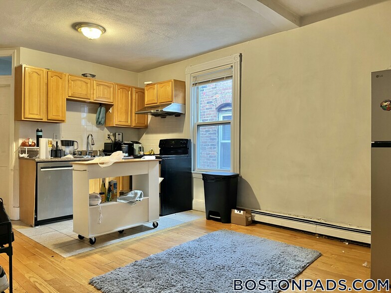 Building Photo - 3 Warwick St