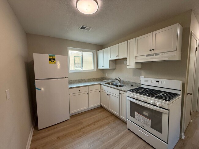 Building Photo - 2606 E Hennepin Ave