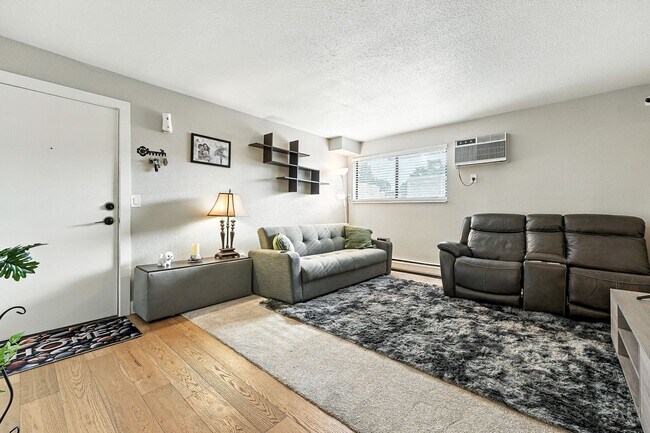 Building Photo - Beautifully Updated 1 Bed, 1 Bath Rental -...