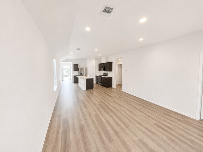 Building Photo - 1930 Legacy Hills Dr