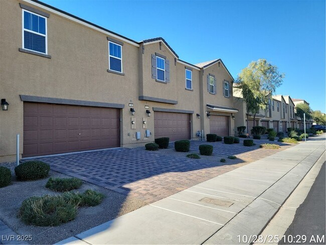 Building Photo - 1297 Raritan Pl