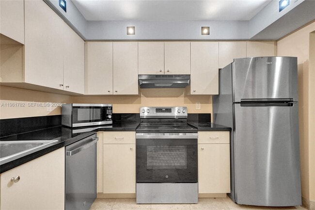 Building Photo - 18151 NE 31st Ct