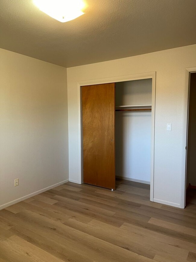 Building Photo - 340 Barrett Ave