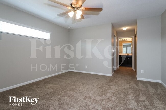 Building Photo - 1992 SW Sunglow St