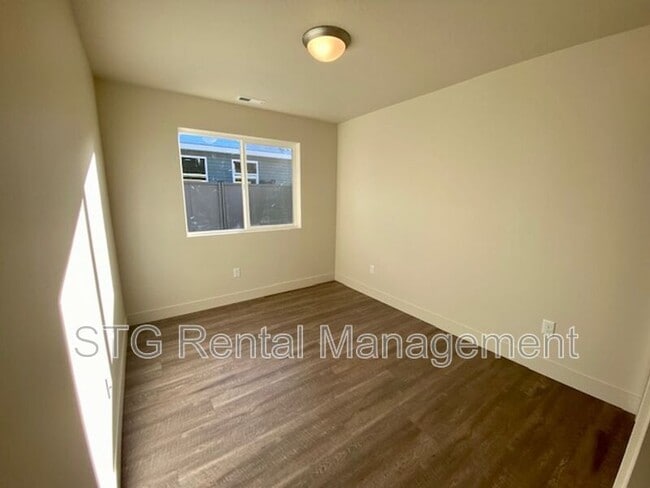Building Photo - 939 S 25 W