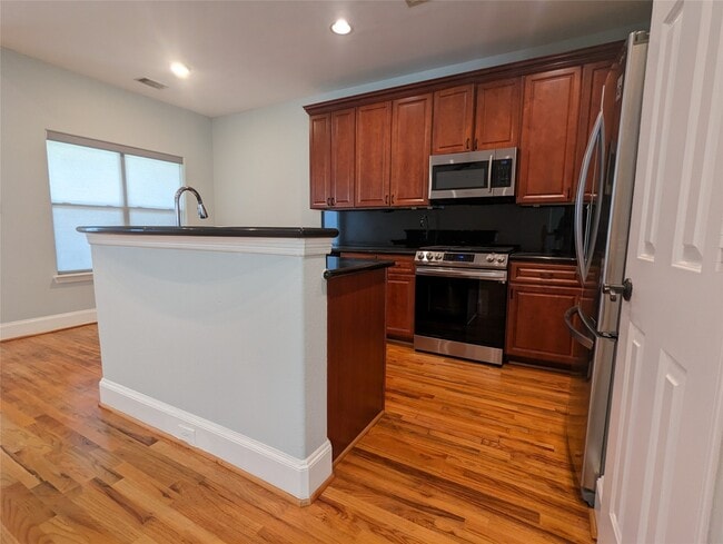 Building Photo - 330 Cage St