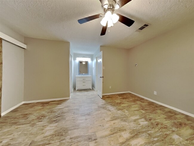 Building Photo - 4315 Hirschfield Rd