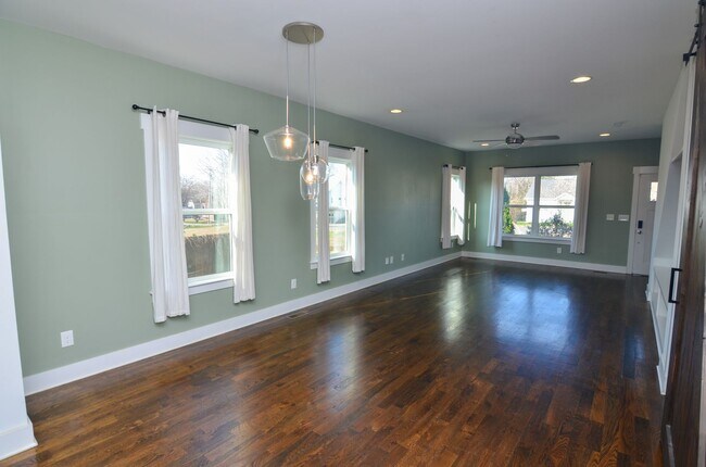 Building Photo - Stunner in East