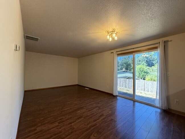 Building Photo - 5505 SW 149th Ave