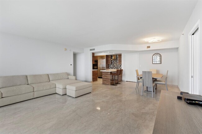 Building Photo - 18911 Collins Ave