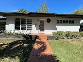 Building Photo - 811 NE 70th St