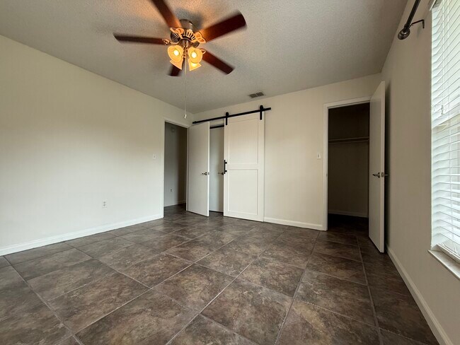 Building Photo - GI House