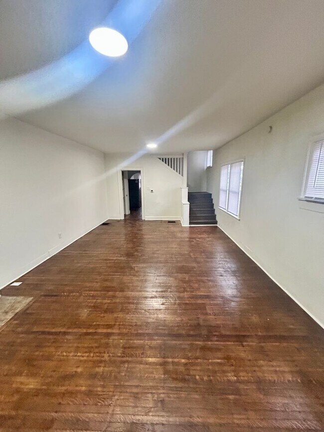 Building Photo - 2922-2924 Ruckle Street