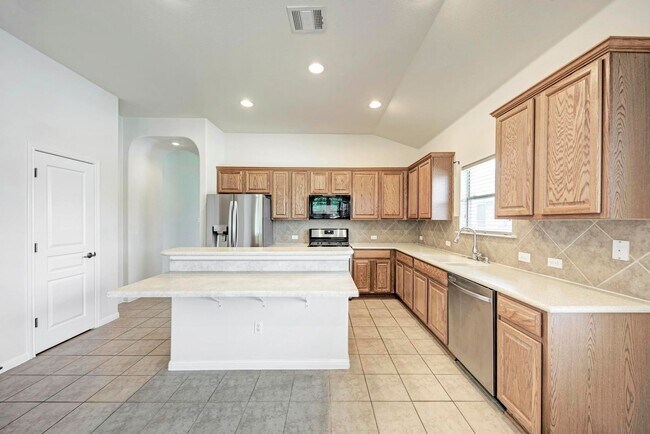 Building Photo - Large home in Pflugerville!  3 car garage - Highland Park Neighborhood
