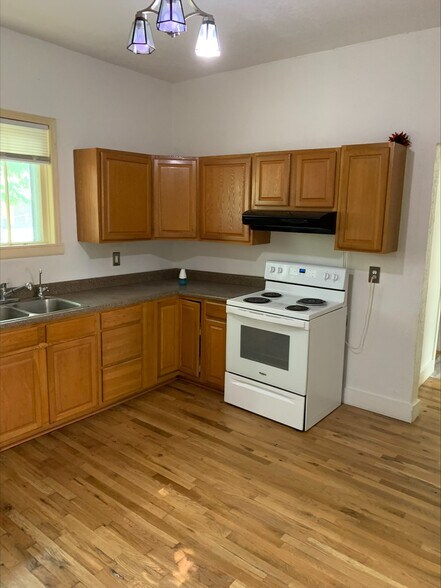 Building Photo - 1526 E 36th St