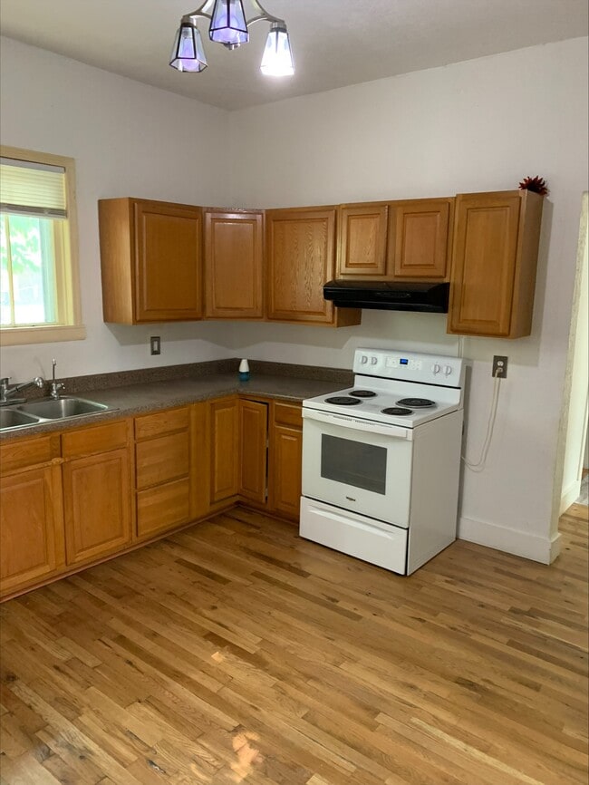 Building Photo - 1526 E 36th St